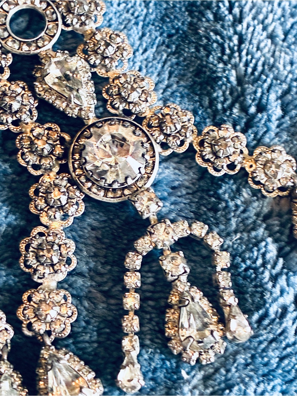 DYLANLEX Dakota Crystal Chandelier Earrings Antique Silver Tone - Picture 4 of 6